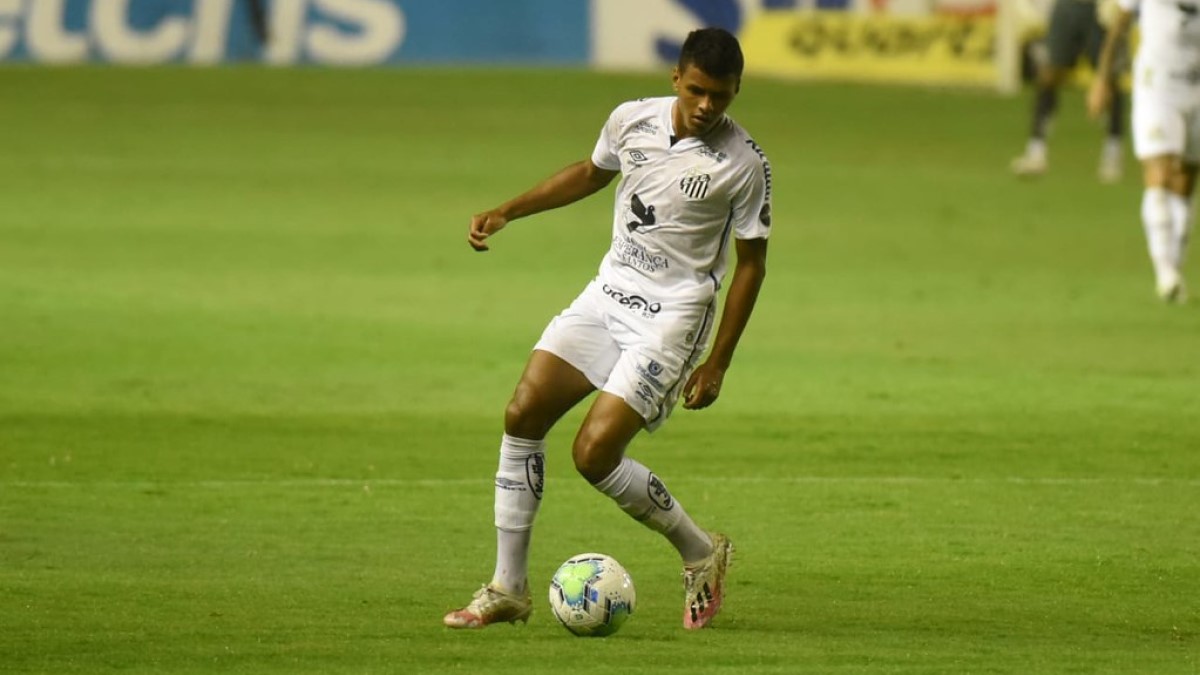 Náutico acerta empréstimo do atacante Tailson, do Santos