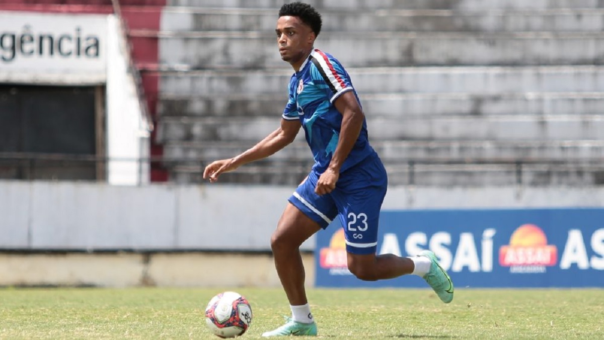 Elias Carioca sofre lesão no joelho e está fora da Série C