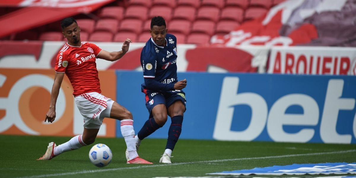 Jussa sai na bronca após derrota do  Fortaleza: ‘Não pode tomar um gol no fim desse jeito’