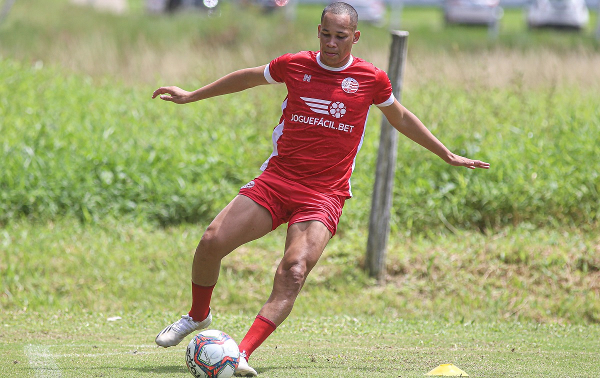 Caio Dantas volta a sentir lesão e não tem previsão de volta
