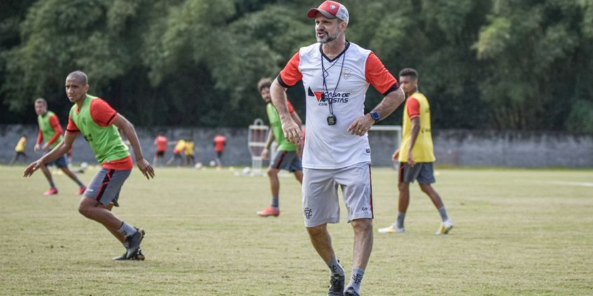 Técnico faz mistério, mas tem novidades na relação; veja provável Vitória contra Remo