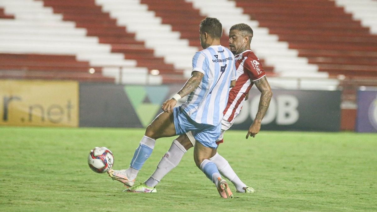 Improdutivo, Náutico demora para entrar no jogo e perde por 2 a 1 para Londrina em casa