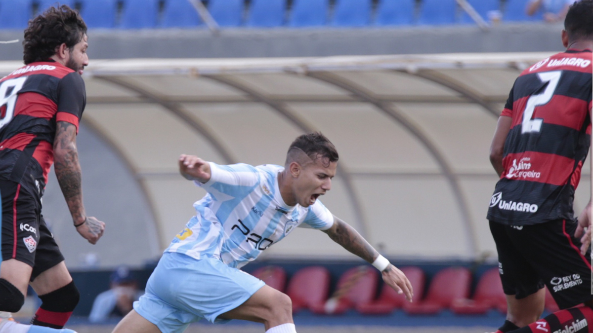 Improdutivo, Vitória sofre gol relâmpago e perde para o Londrina no Paraná