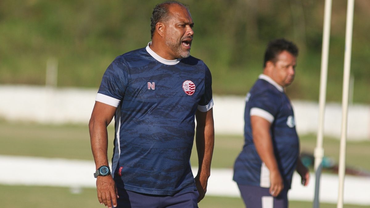 Vendo evolução do Náutico, interino relata dedo de Hélio dos Anjos no jogo contra o Remo