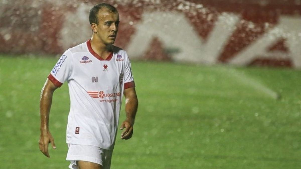 Sem espaço no time, Matheus Carvalho negocia saída do Náutico