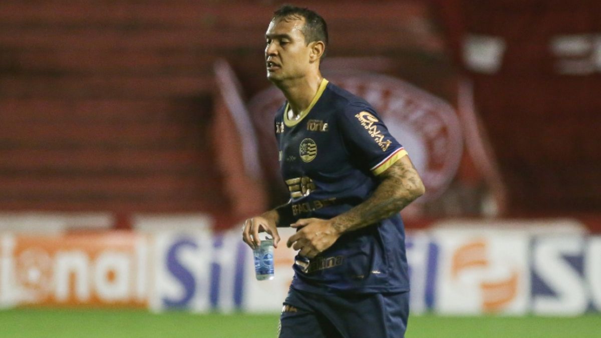 Garantindo foco no Náutico, Vinícius nega acerto com o Bahia para 2022