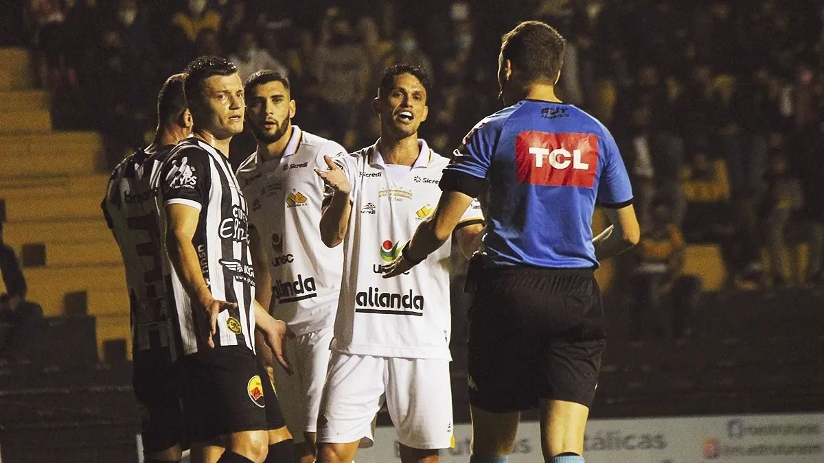 Com dois jogadores a mais, Botafogo-PB apenas empata com o Criciúma