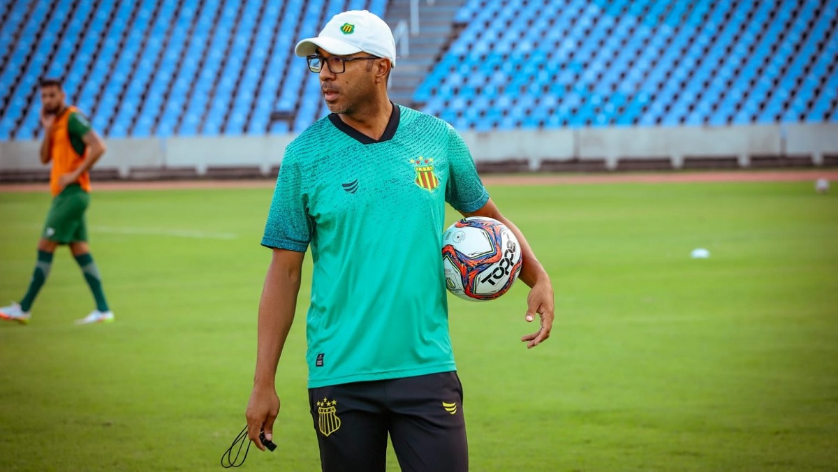 Sampaio Corrêa acerta retorno do técnico Felipe Surian para reta final da Série C