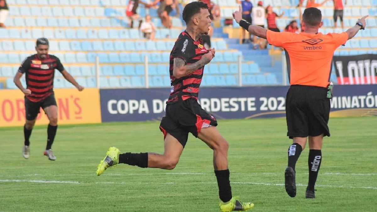 Moto Club marca no final e vence CRB no jogo de ida pela pré-Copa do Nordeste