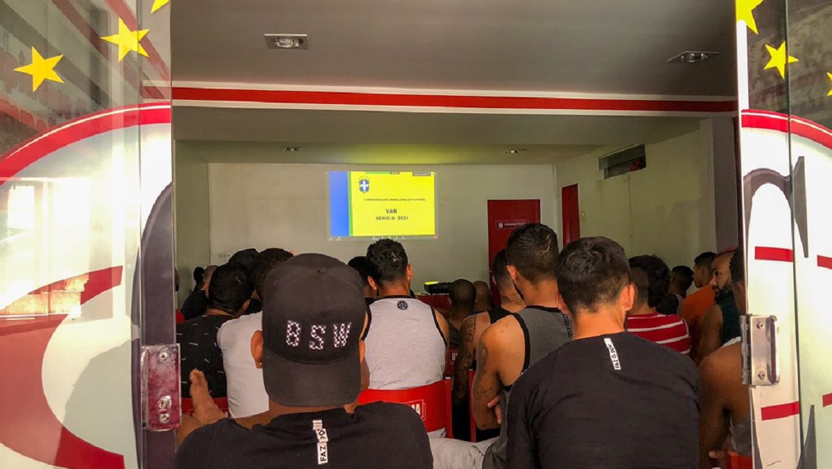 Elenco do Campinense participa de palestra sobre o VAR antes de decisão contra América-RN