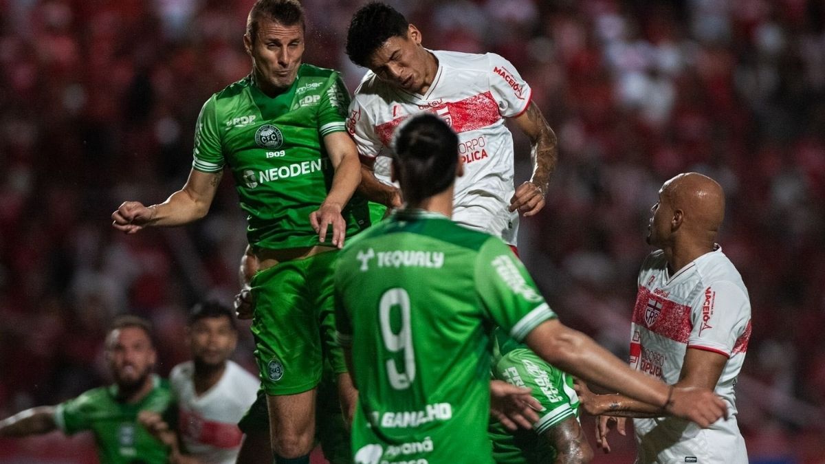 CRB joga melhor, mas cede empate ao Coritiba no Rei Pelé e perde chance de entrar no G4