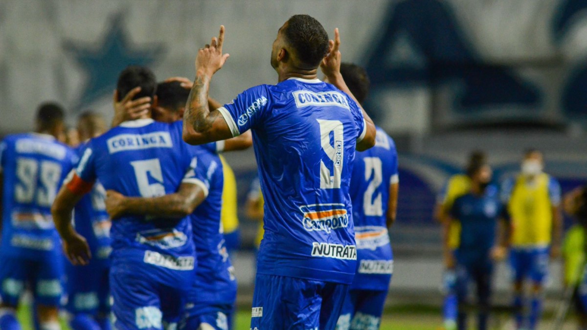 CSA goleia Brusque, soma quinta vitória em seis jogos e fica a três pontos do G4 da Série B
