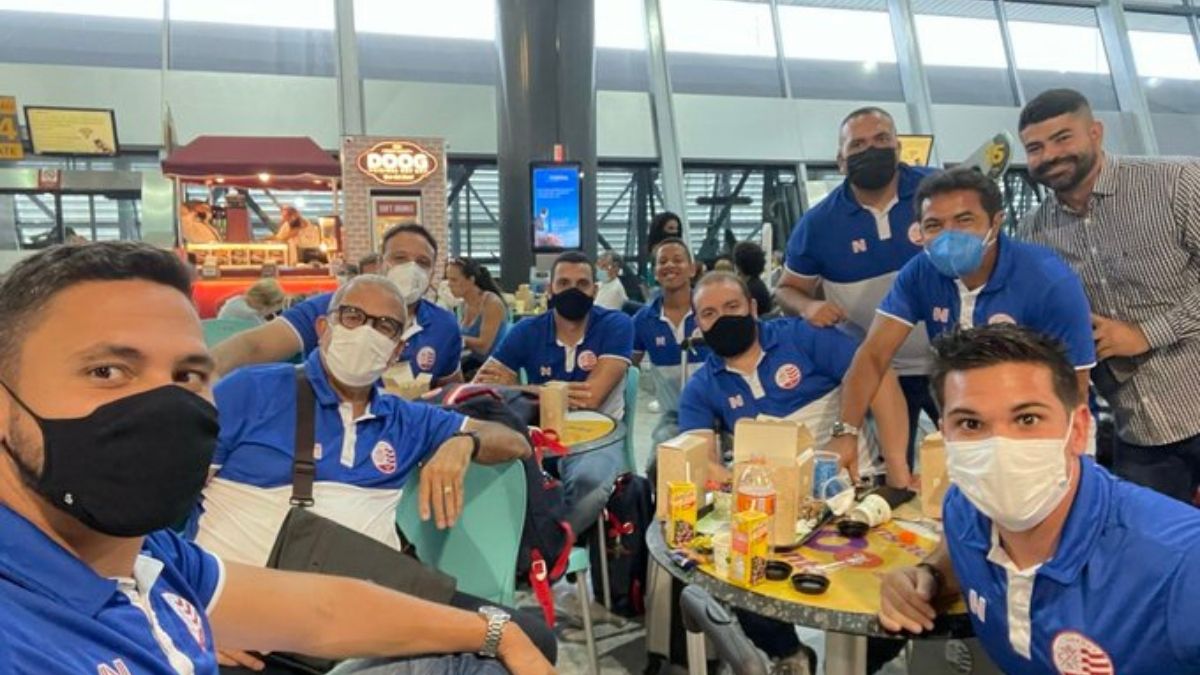 Delegação do Náutico retorna ao Recife após passageiro passar mal em voo para Campinas