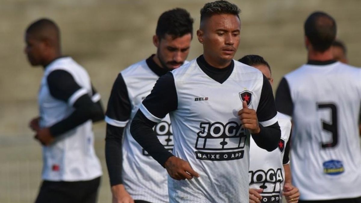 Após quatro temporadas e dois títulos, volante Rogério deixa o Botafogo-PB