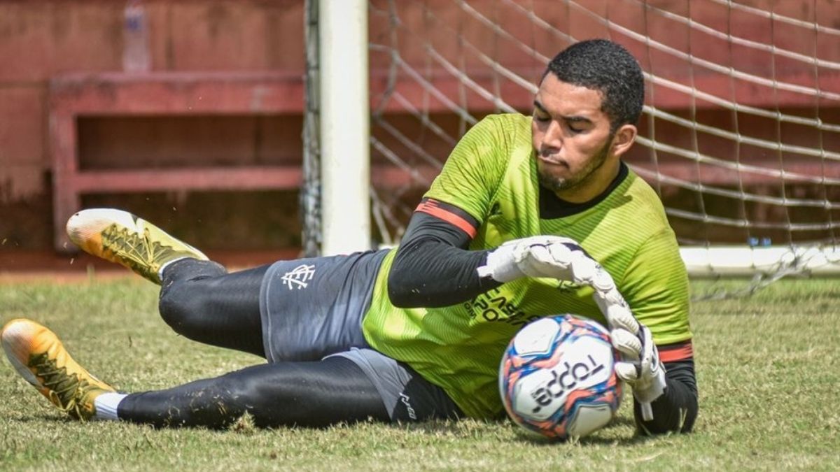 Lucas Arcanjo garante Vitória na Série B: ‘Se precisar ganhar sete ou oito, nós vamos’