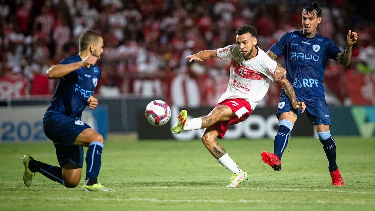 CRB vence Londrina e segue na cola do G4 da Série B