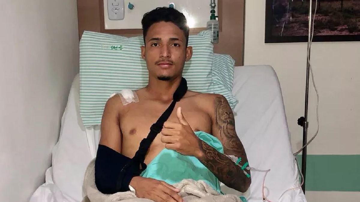 Mateus Moraes passa por cirurgia e ficará dois meses em recuperação