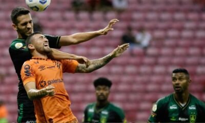 Atacante Paulinho Moccelin, em jogo do Sport contra o América-MG no Brasileirão