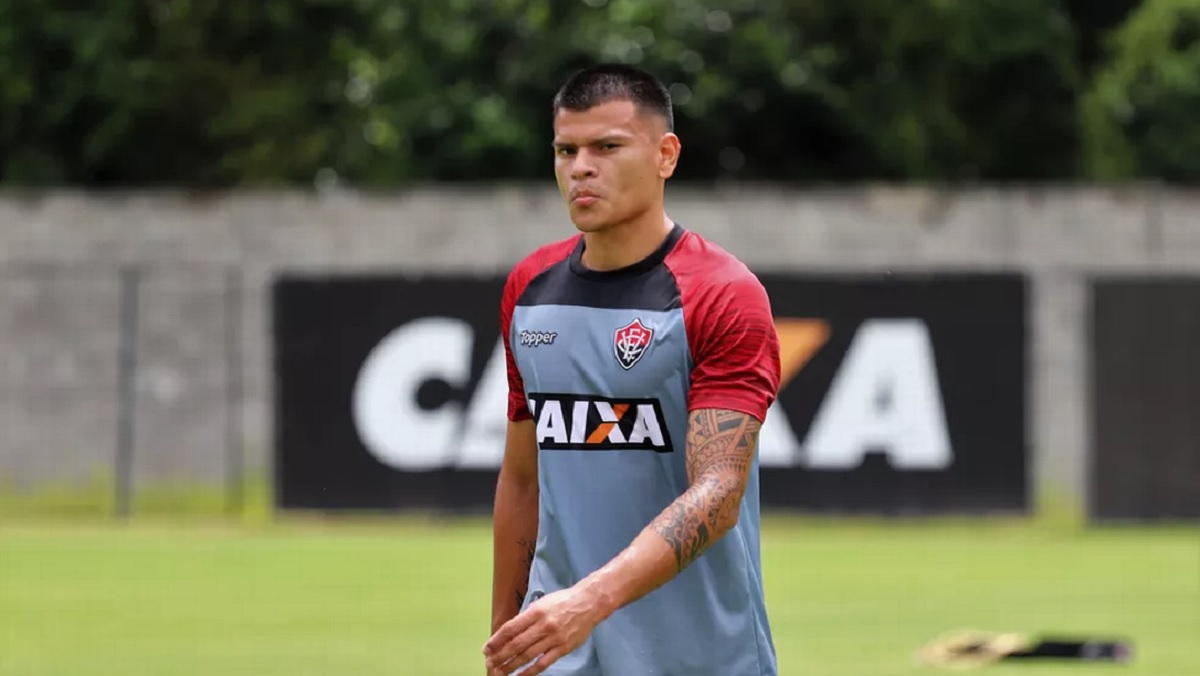 Vitória tenta inscrever reforços antes de recesso da CBF, devido à punição na Fifa