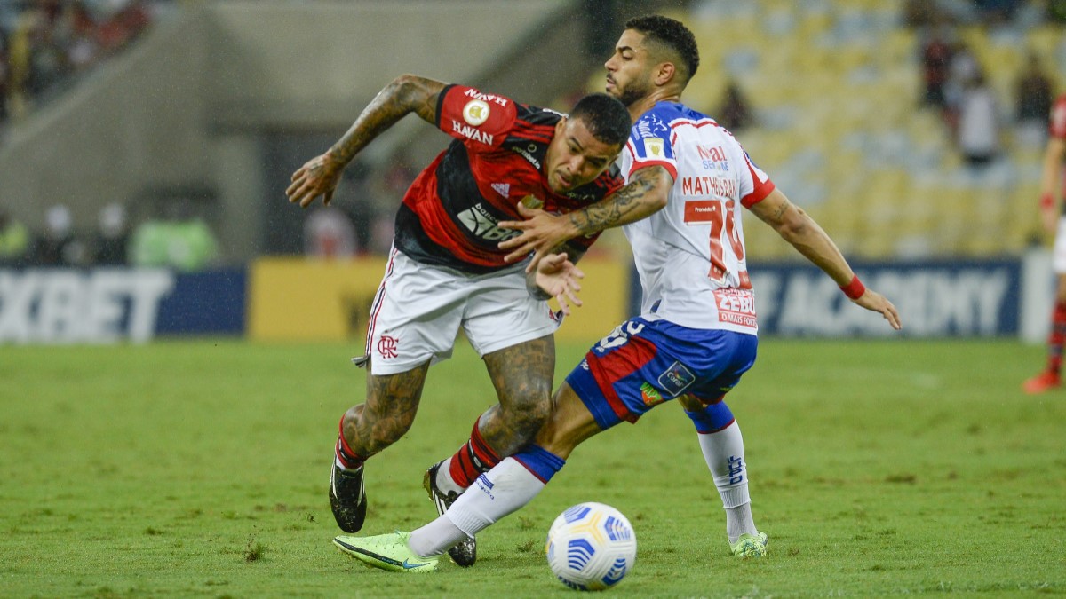 Prejudicado pela arbitragem mais uma vez, Bahia perde do Flamengo no Maracanã