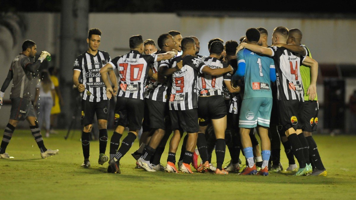 Botafogo-PB bateu o Vitória nos pênaltis no Barradão