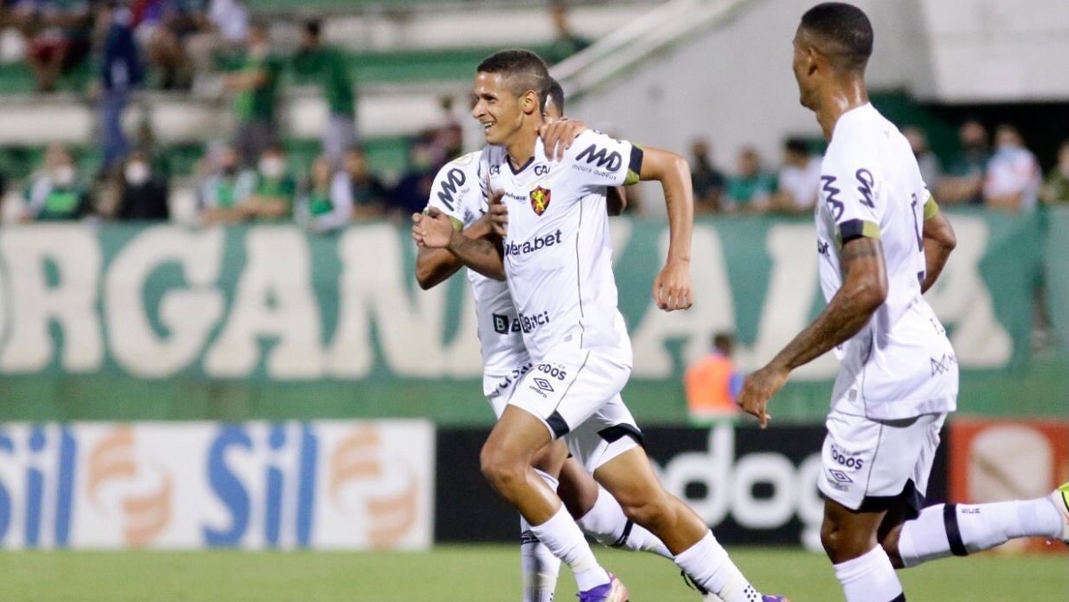 Com um a mais, Sport vence Chape em SC pela primeira vez na história