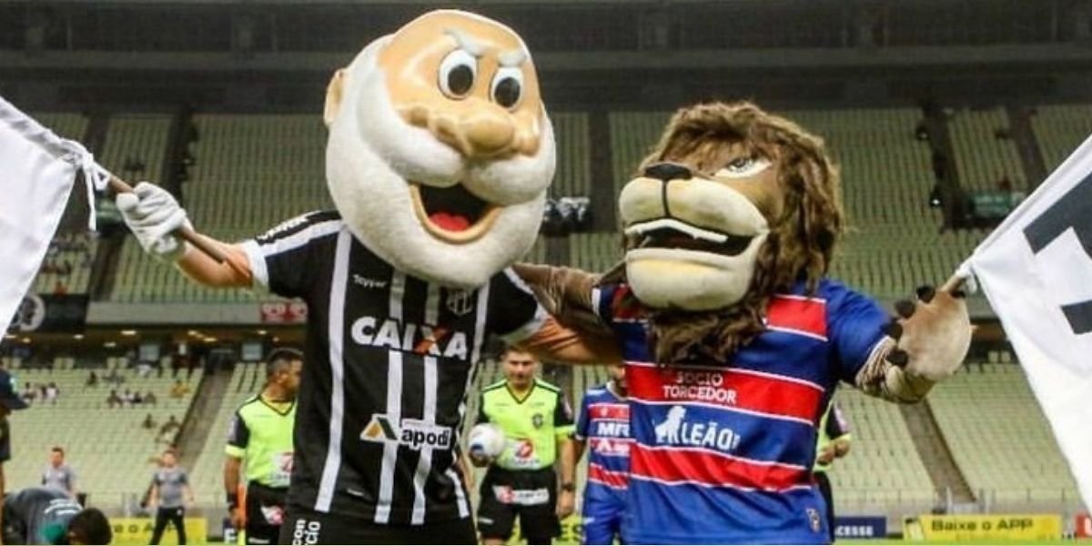 Mascotes de Fortaleza e Ceará no Estádio Castelão