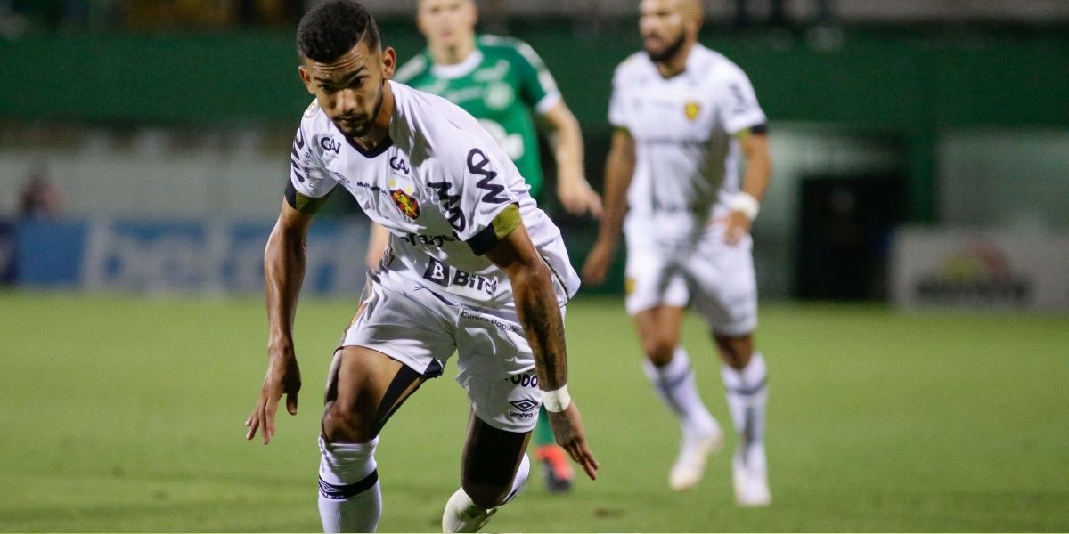 Sport tem interesse em jogadores do Athletico, que mira Gustavo para 2022