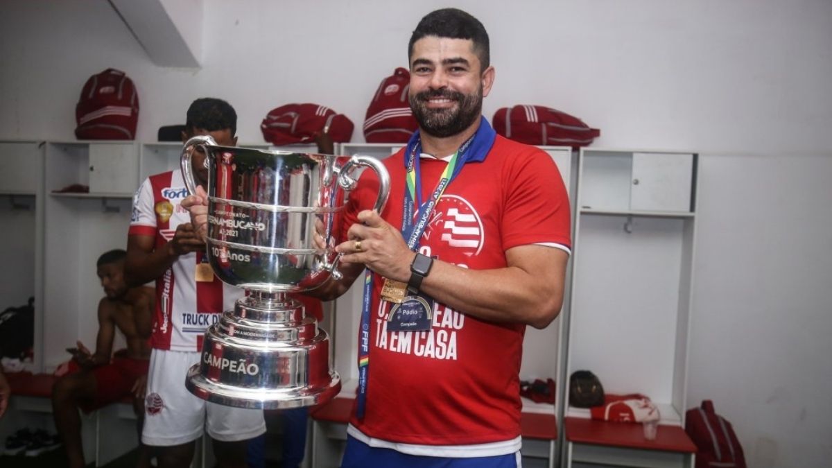 Náutico renova com executivo Ari Barros até o final de 2022