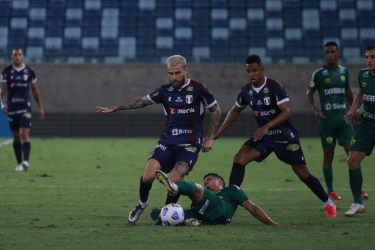 Com time misto, Fortaleza faz jogo de pouco apetite e perde para o Cuiabá na Arena Pantanal