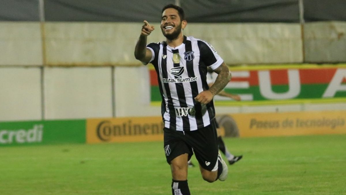 Leandro Carvalho rescinde com clube árabe e retorna ao Ceará