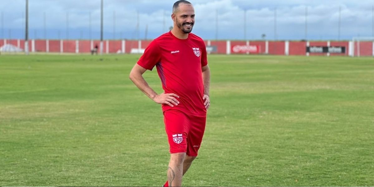 Anselmo Ramon é regularizado e pode estrear pelo CRB