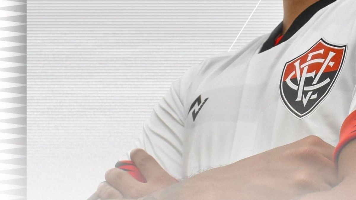 De cor branca, Vitória apresenta camisa 2 para a temporada 2022