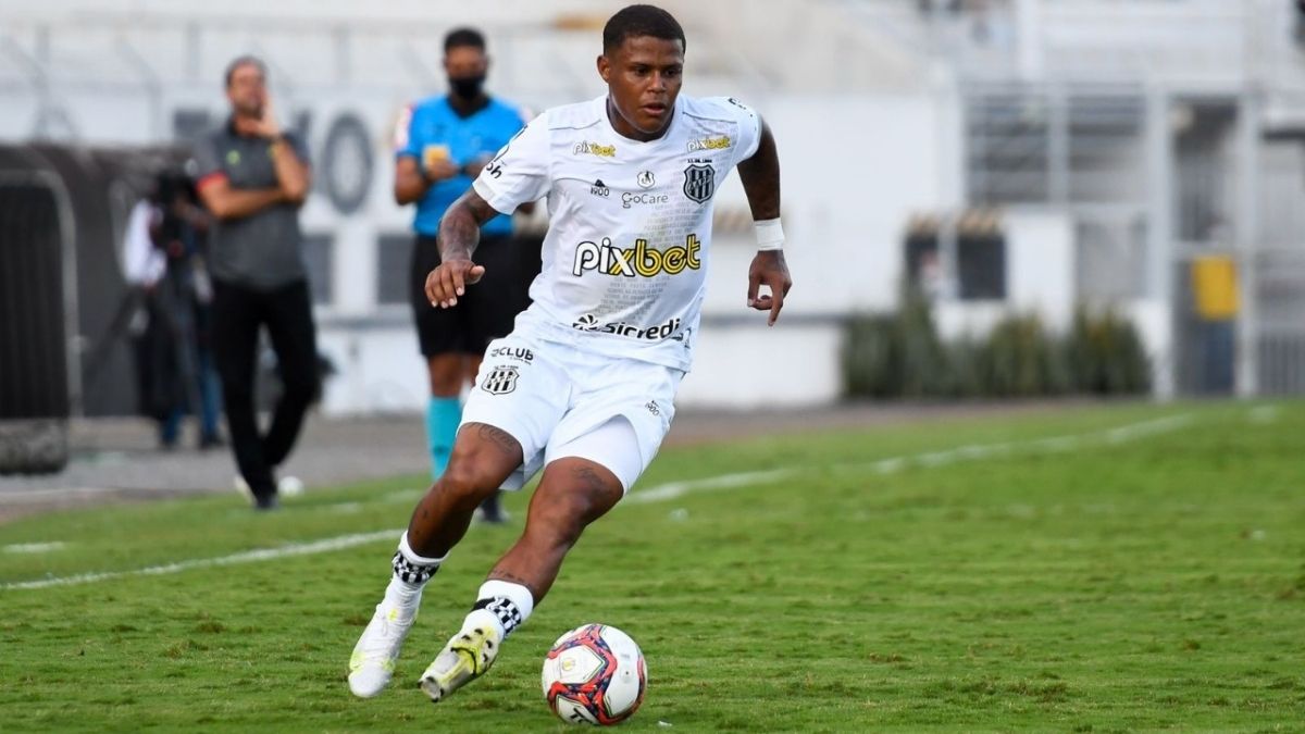 Campinense anuncia contratação do atacante Iago Silva, ex-Bahia e Confiança