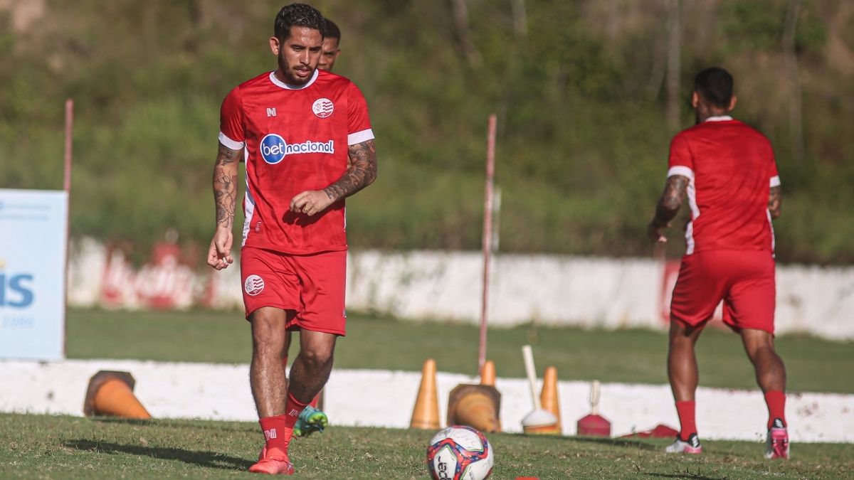 Náutico contratou um time completo de atacantes em 2022, mas setor ofensivo segue com problemas; veja raio-x 2 leandro-carvalho-cnc