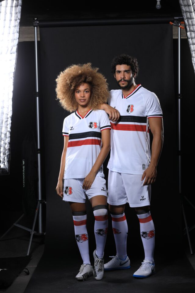 De cor branca, Santa Cruz divulga uniforme nº2 para temporada; veja fotos 2 Posts
