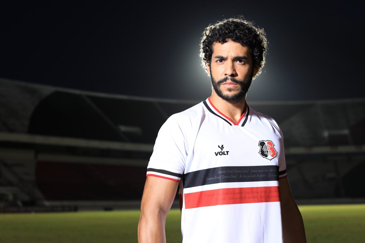 De cor branca, Santa Cruz divulga uniforme nº2 para temporada; veja fotos 3 Posts