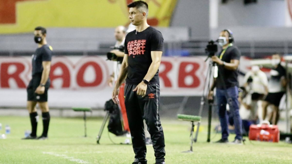 Técnico lamenta começo ruim, mas vê “grande jogo” do Sport no segundo tempo