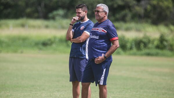 Guilherme dos Anjos destaca aprendizado trabalhando com Hélio dos Anjos no Náutico: “Tenho uma bagagem muito grande” 1 Hélio dos Anjos - Náutico