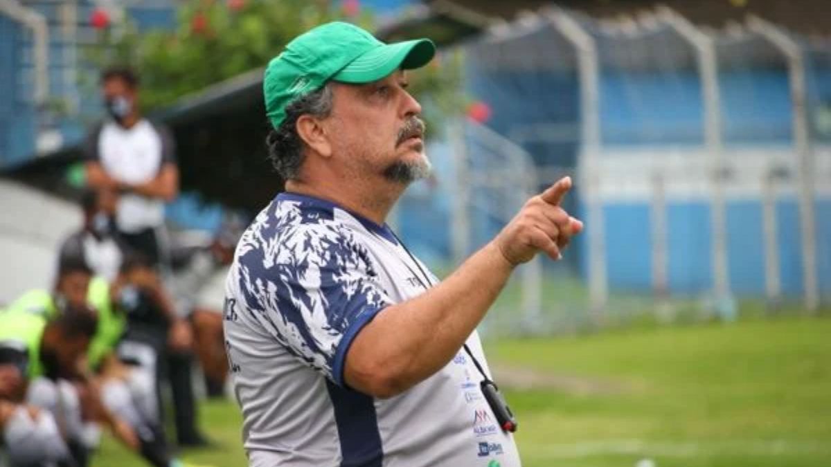 Após goleada sofrida no Sergipano, Charles de Almeida pede demissão no Maruinense