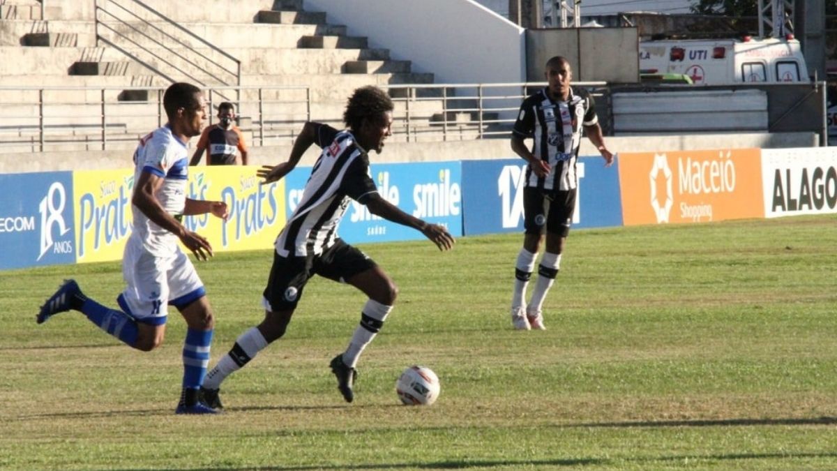 Exame detecta lesão no ligamento do joelho do meia Roger Gaúcho, do ASA