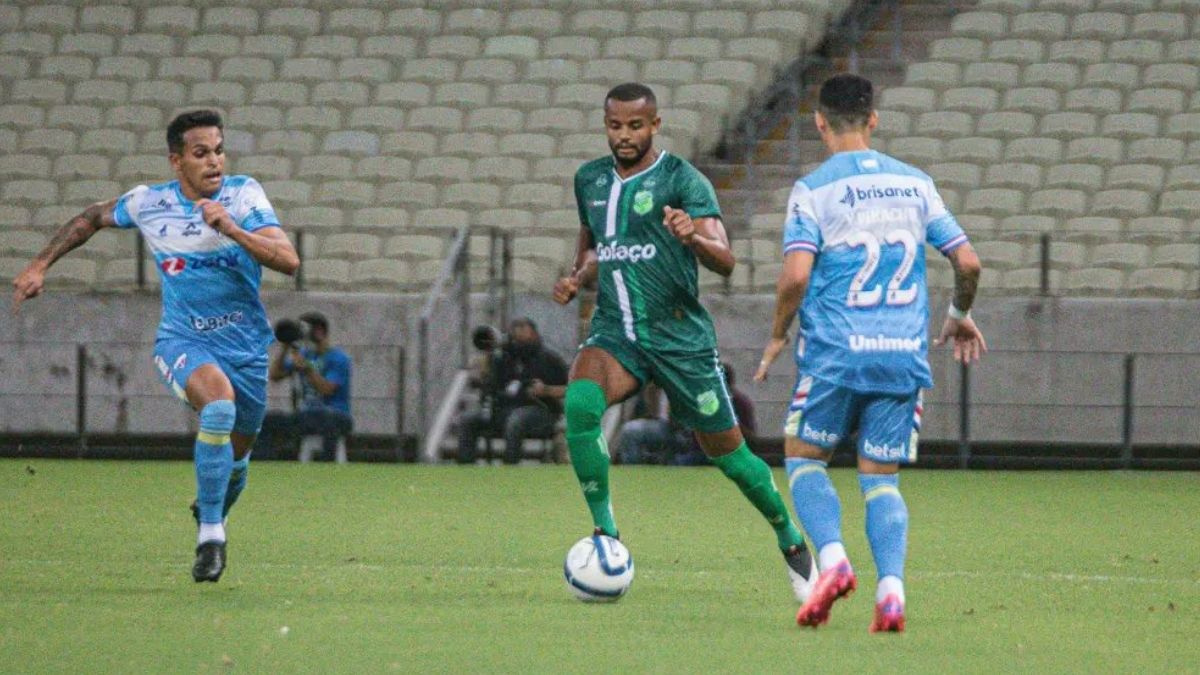 Em jogo tranquilo, Fortaleza bate o Floresta e assume a liderança do Grupo A do Nordestão