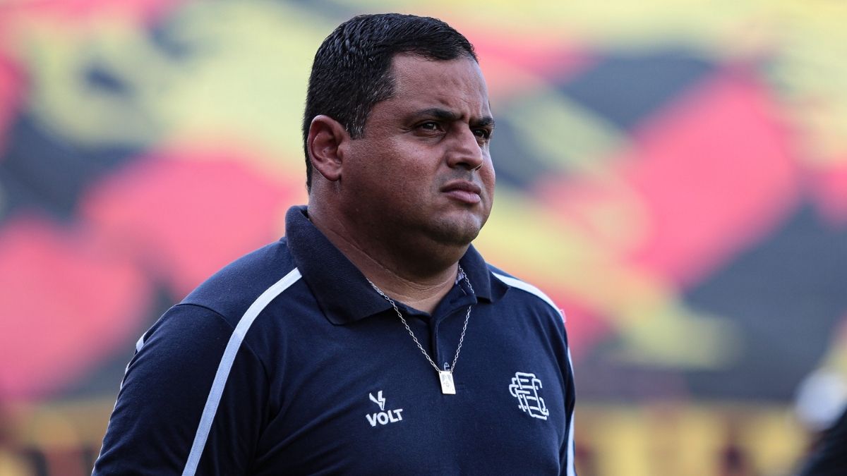 Leston elogia ‘equilíbrio emocional’ do Santa e lamenta arbitragem no segundo gol do Sport