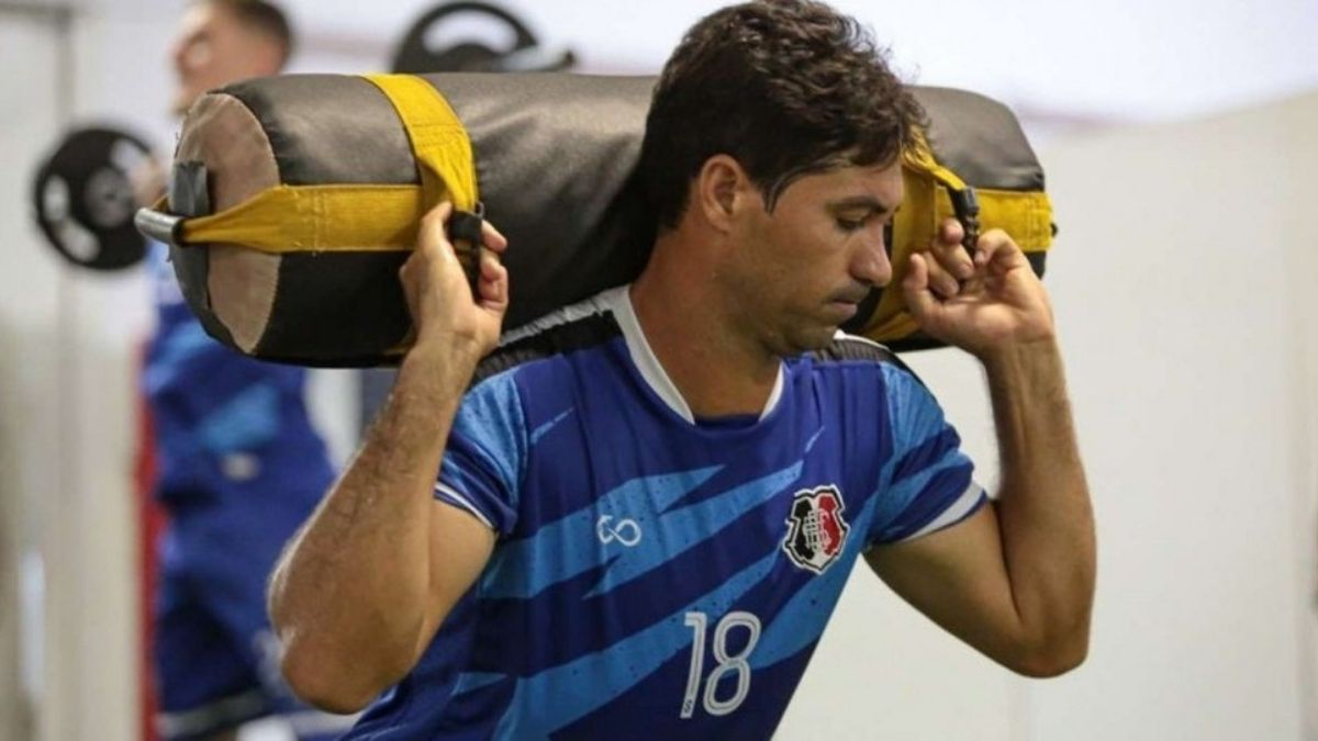 DM explica tempo parado de Marcos Martins, revela 2ª lesão, mas diz que lateral inicia transição nesta semana