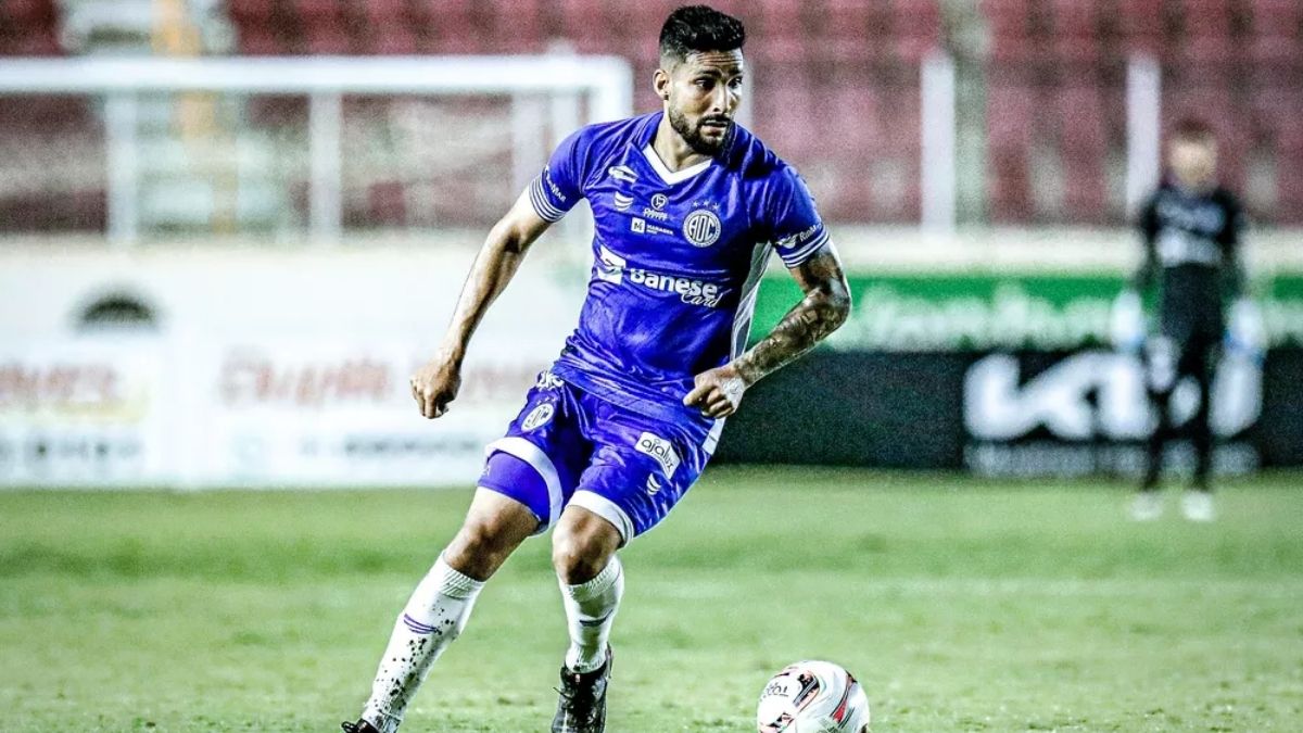 Confiança renova com Vinícius Barba até o fim da Série C