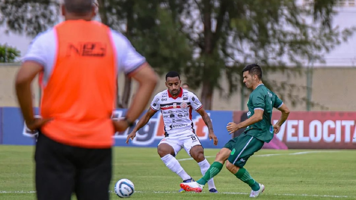 Atlético-BA vence o Floresta-CE e encosta no G4 do Nordestão