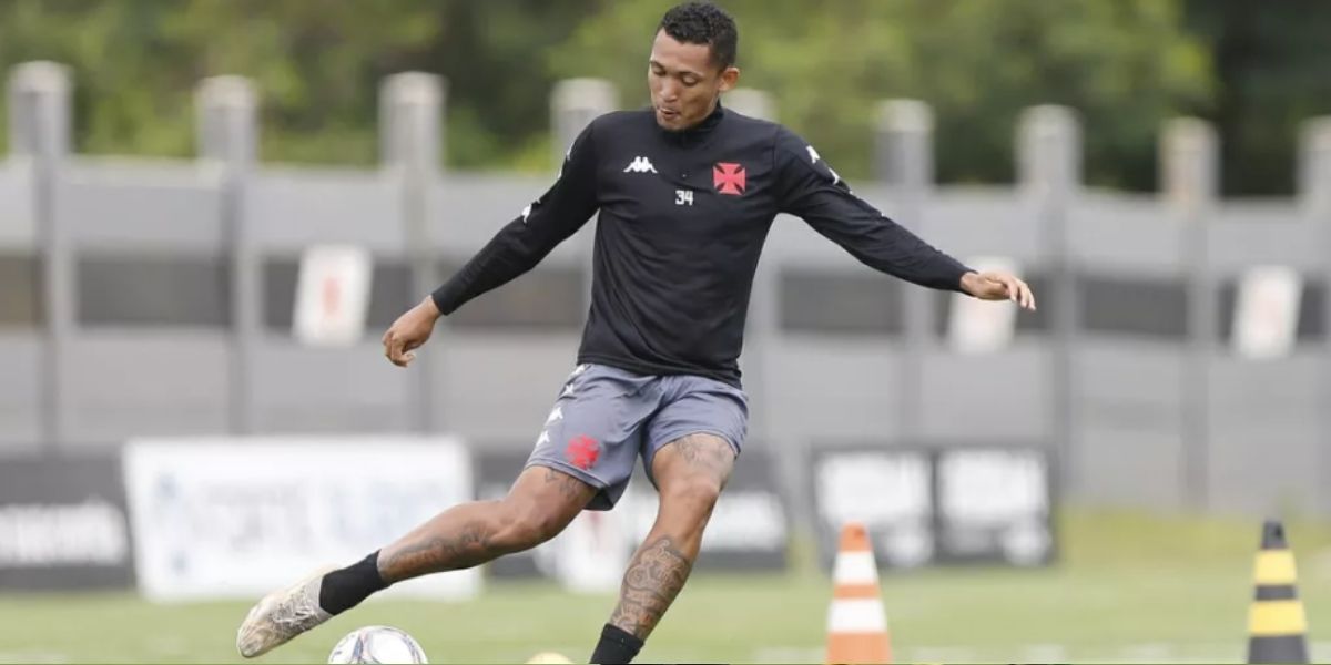 Náutico negocia a contratação do zagueiro Walber, que pertence ao Athletico e passou pelo Sport