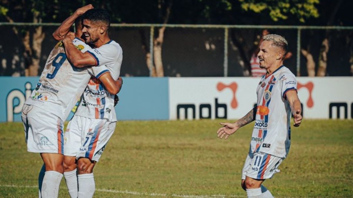 Comemoração dos jogadores do Itabaiana na vitória sobre o Boca Júnior pelo Campeonato Sergipano