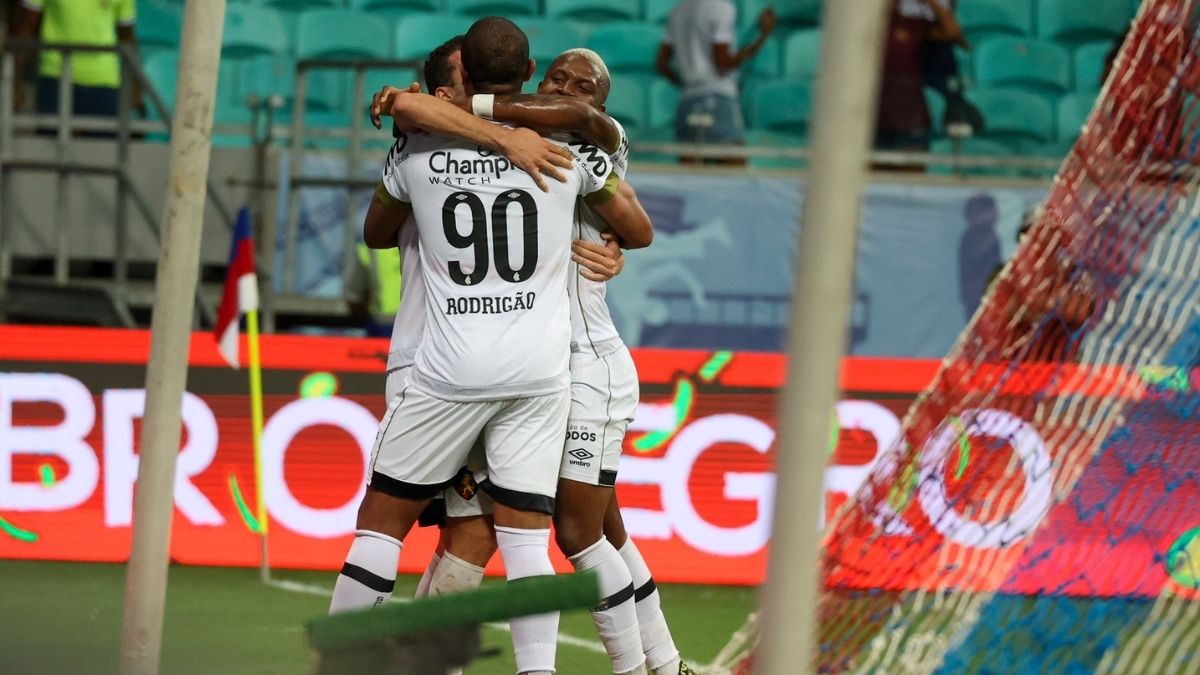 Em jogo com duas viradas, Sport quebra tabu, supera sequência negativa e vence o Bahia, em Salvador, pela Copa do Nordeste