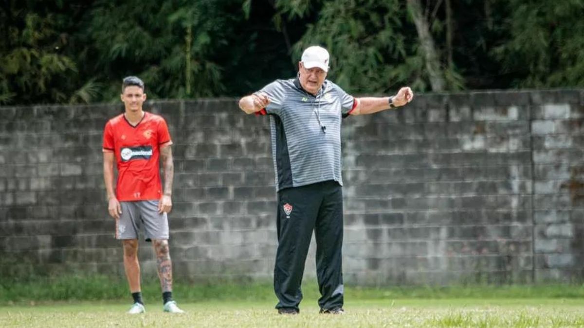 Geninho veta dupla de ataque com Dinei e Tréllez para confronto pela Copa do Brasil